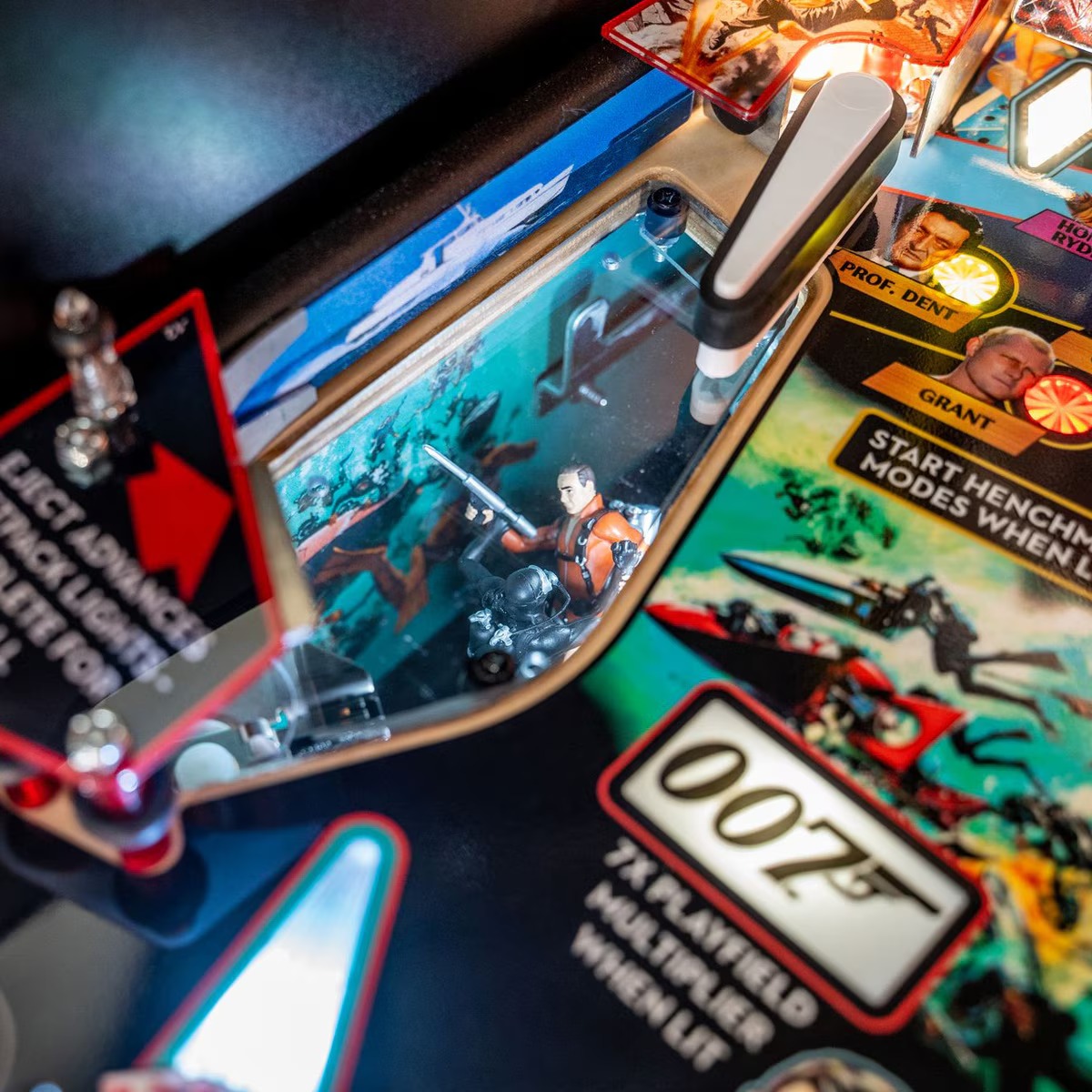 Stern James Bond 007 Premium You Only Live Twice Pinball Machine